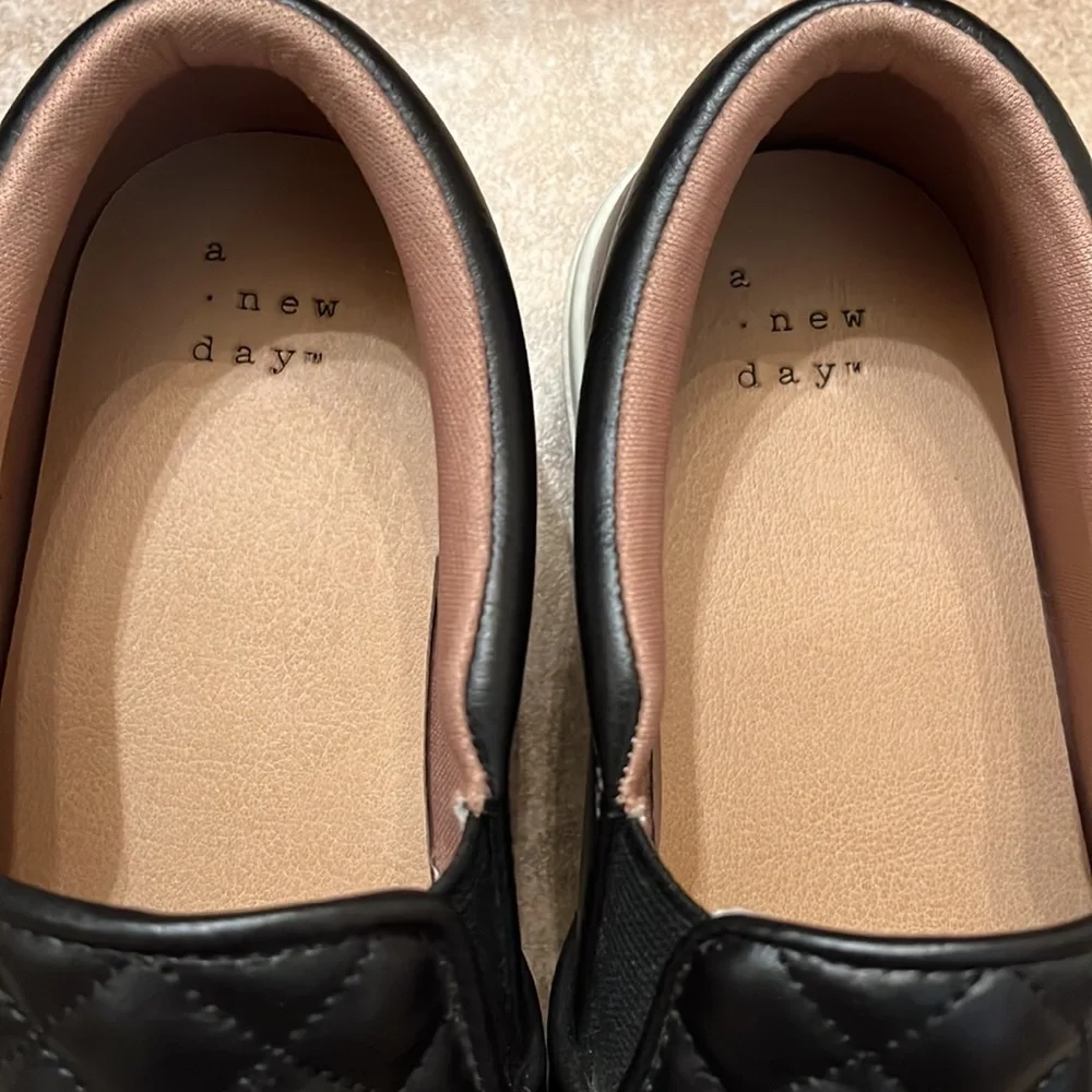 Target slip ons - Picture 2 of 5